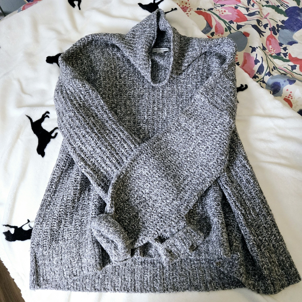 American Eagle Outfitters Gray Cowl Turtleneck Sweater
